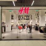 Wejście do sklepu H&M w Galerii Olimpia