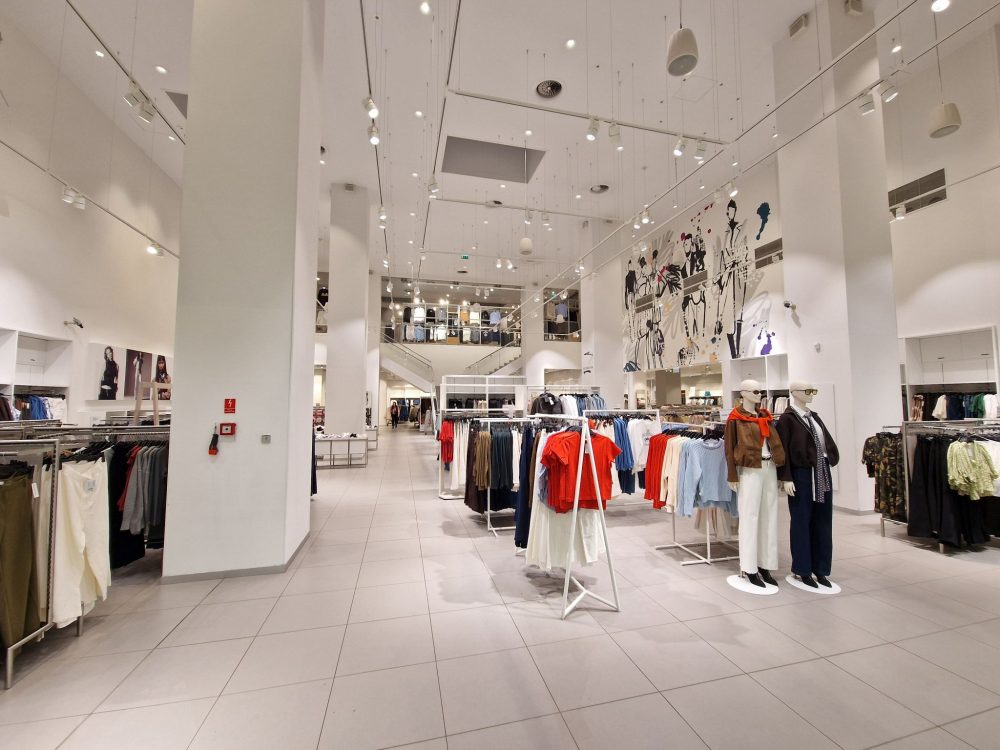 Dział damski w sklepie H&M w Galerii Olimpia