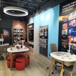 Wnętrze salonu Orange w Galerii Olimpia - asortyment i punkt obsługi klienta