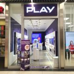 Wejście do salonu PLAY w Galerii Olimpia